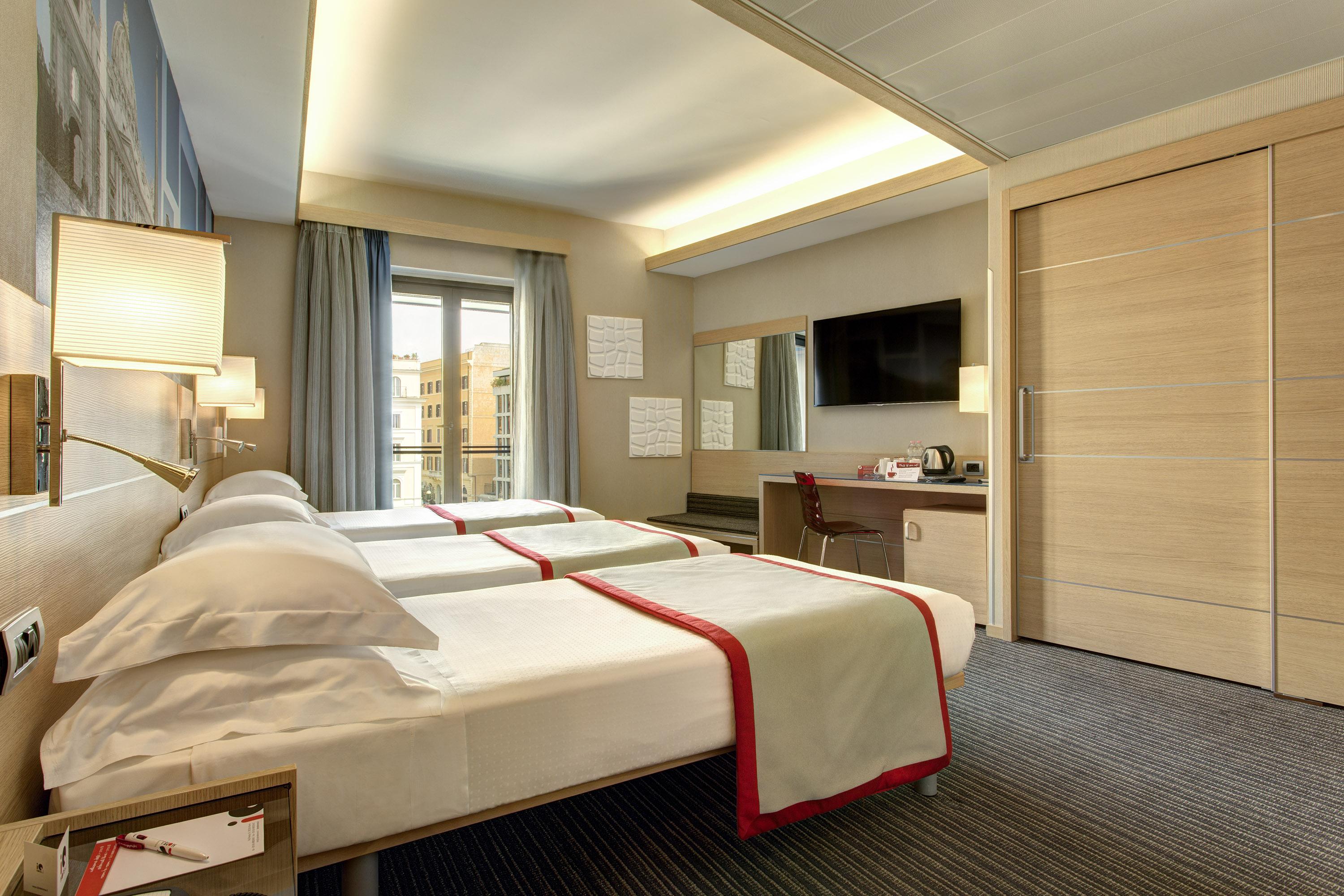 iQ Hotel Roma Esterno foto