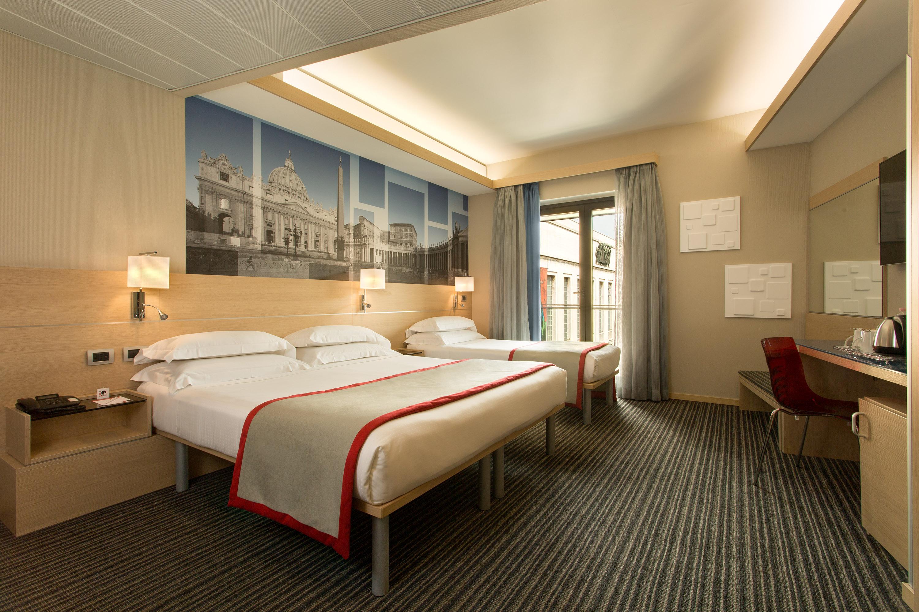 iQ Hotel Roma Esterno foto
