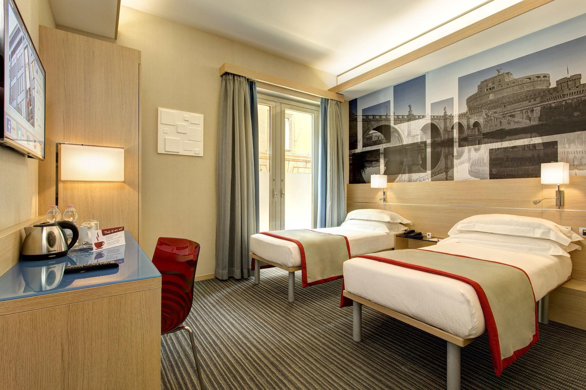 iQ Hotel Roma Esterno foto