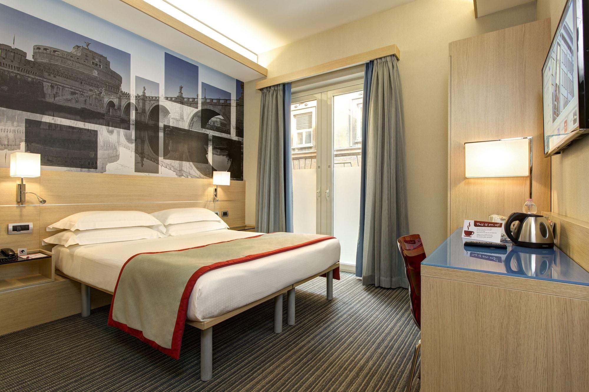 iQ Hotel Roma Esterno foto