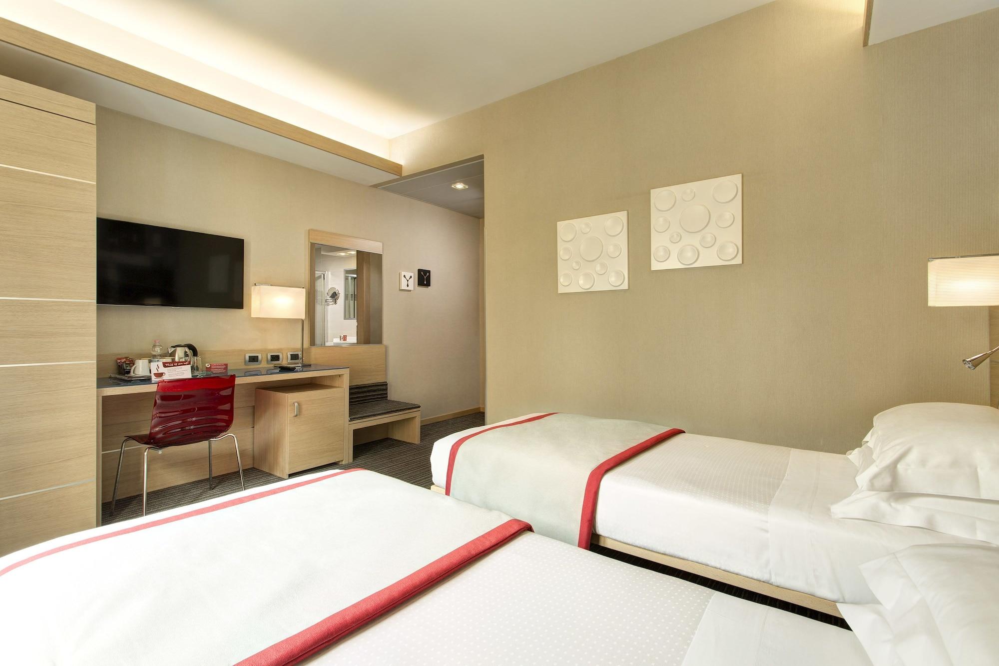 iQ Hotel Roma Esterno foto