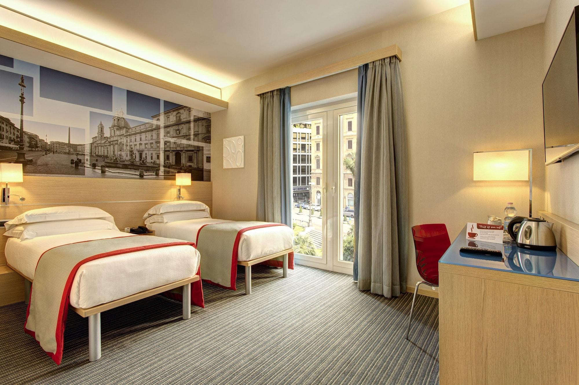 iQ Hotel Roma Esterno foto