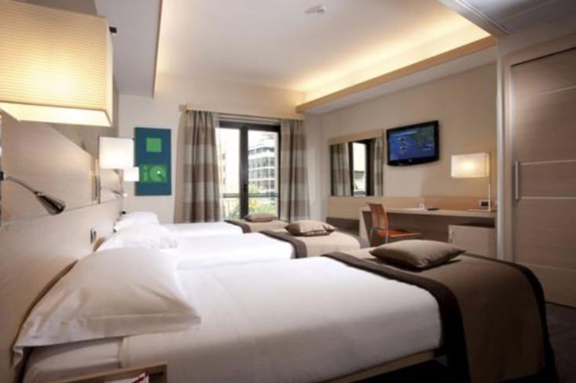 iQ Hotel Roma Esterno foto